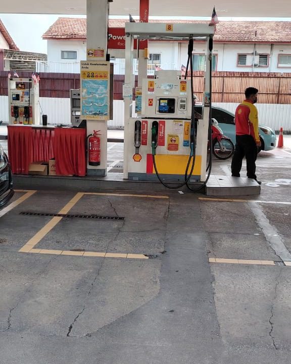 No, Johor Petrol Station Did Not Pull RON95 Pumps To Avoid Singapore Cars, It Was Due To An Underground Tank Leak