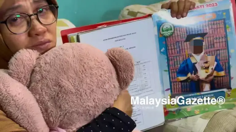 Nur Afiqah's mother showing a photo of her