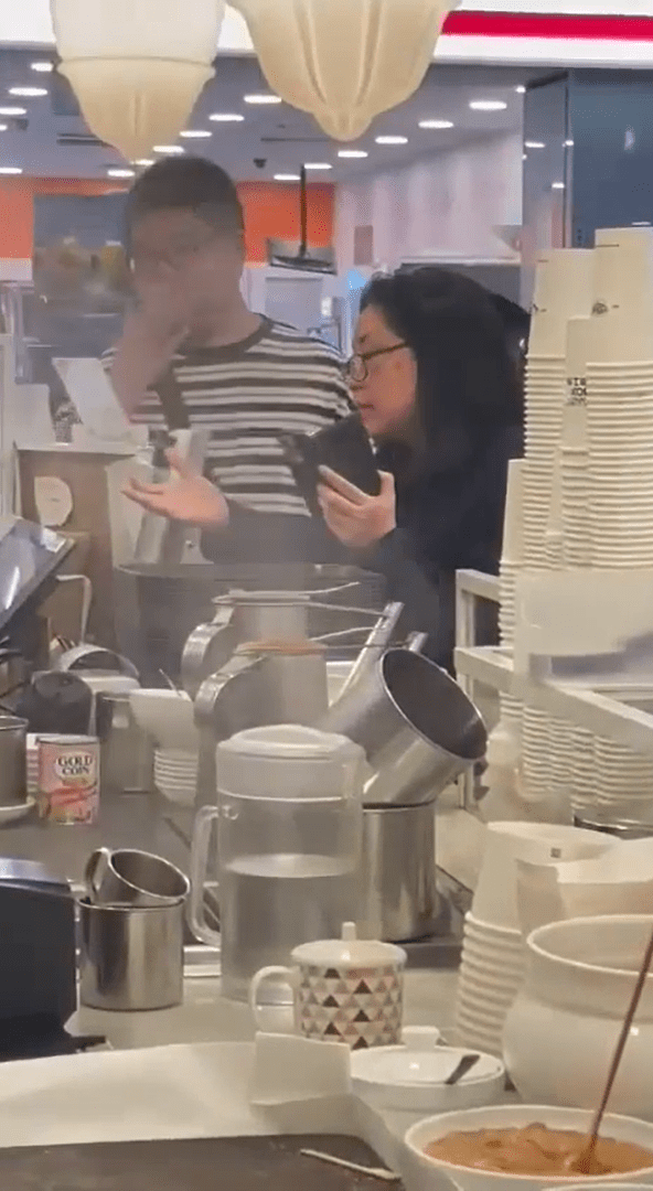 S'porean Woman Throws Tray With Eggs At Staff For Not Cracking It Open For Her