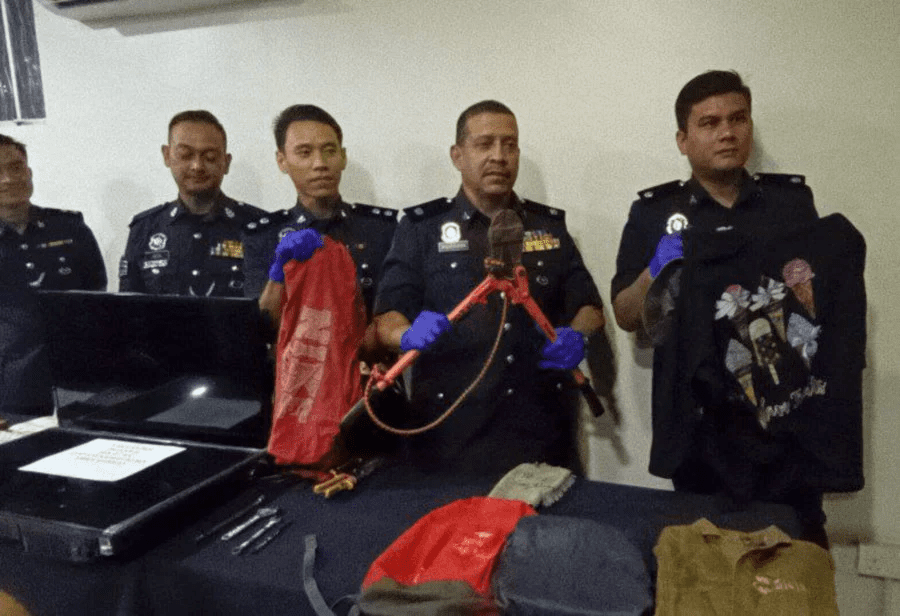 Padang Terap police showing thief's spoils