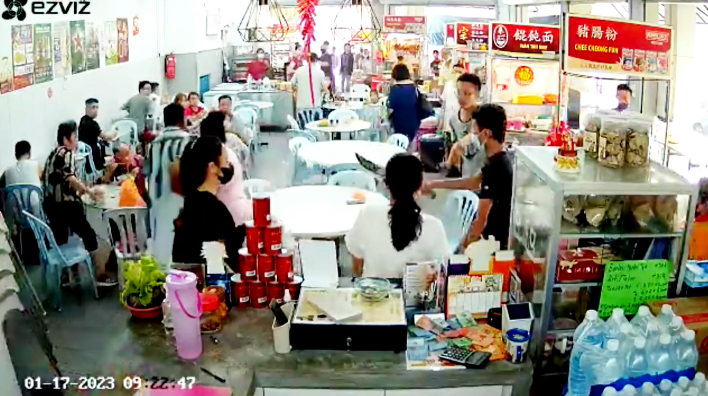 2 men storm hawker stall with parangs