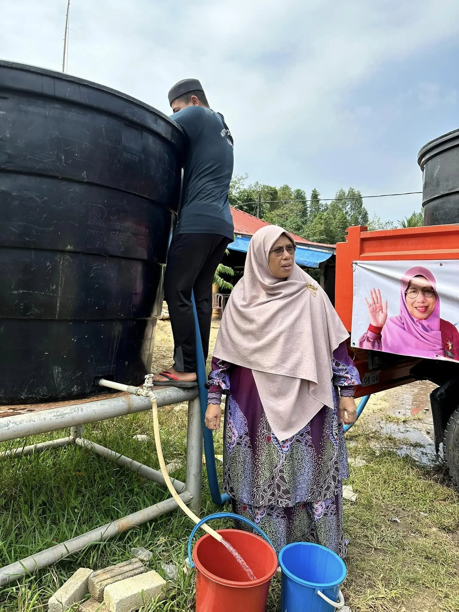 PAS MP Misuses fire hydrant to provide water for residents