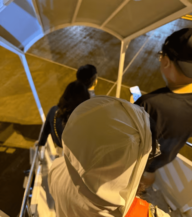 Passengers leaving the plane 1