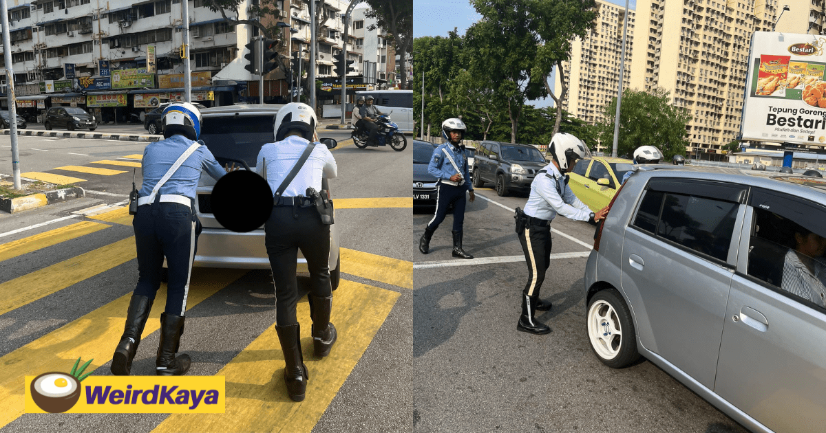 Penang Traffic Police Work Together To Push Stranded Car To The Roadside, Praised By Netizens