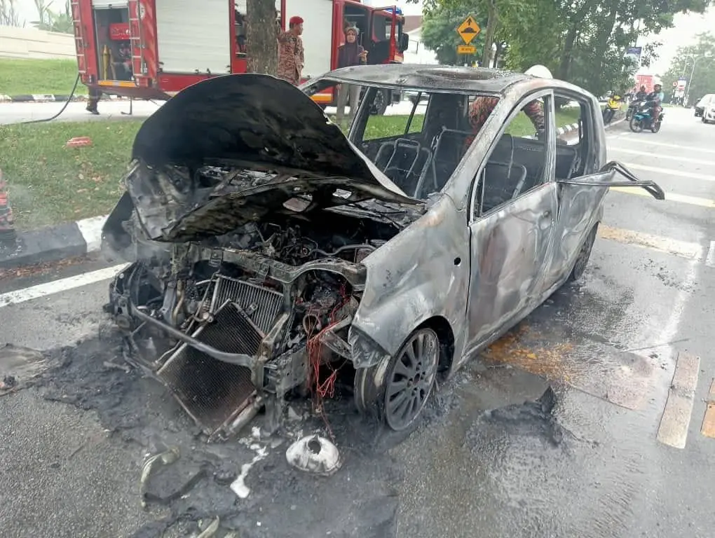Perodua Viva destroyed by fire in Bangi