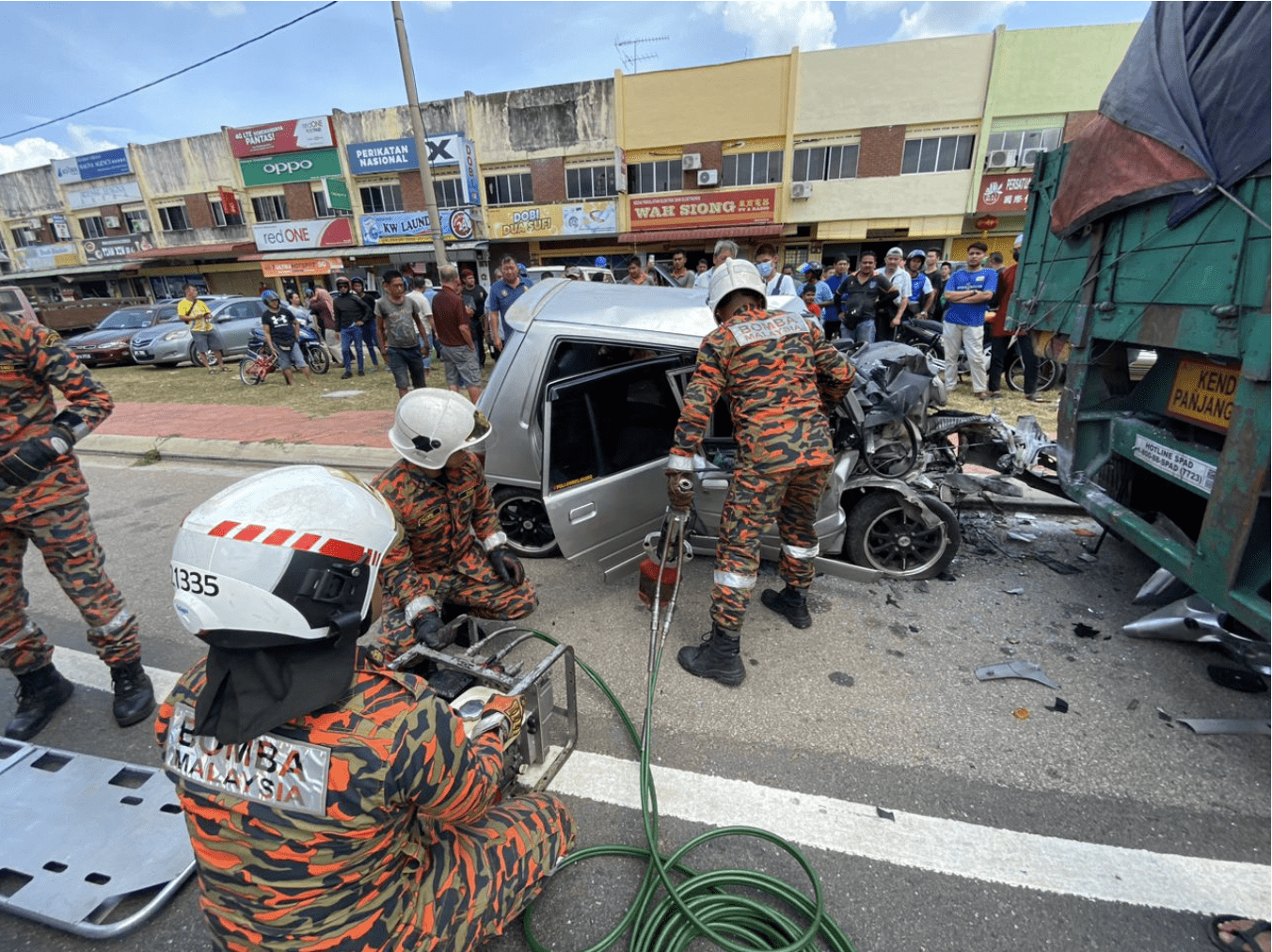 Perodua Kancil crashes trailer