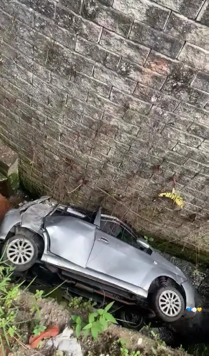 Perodua Viva falls into drain in Penang