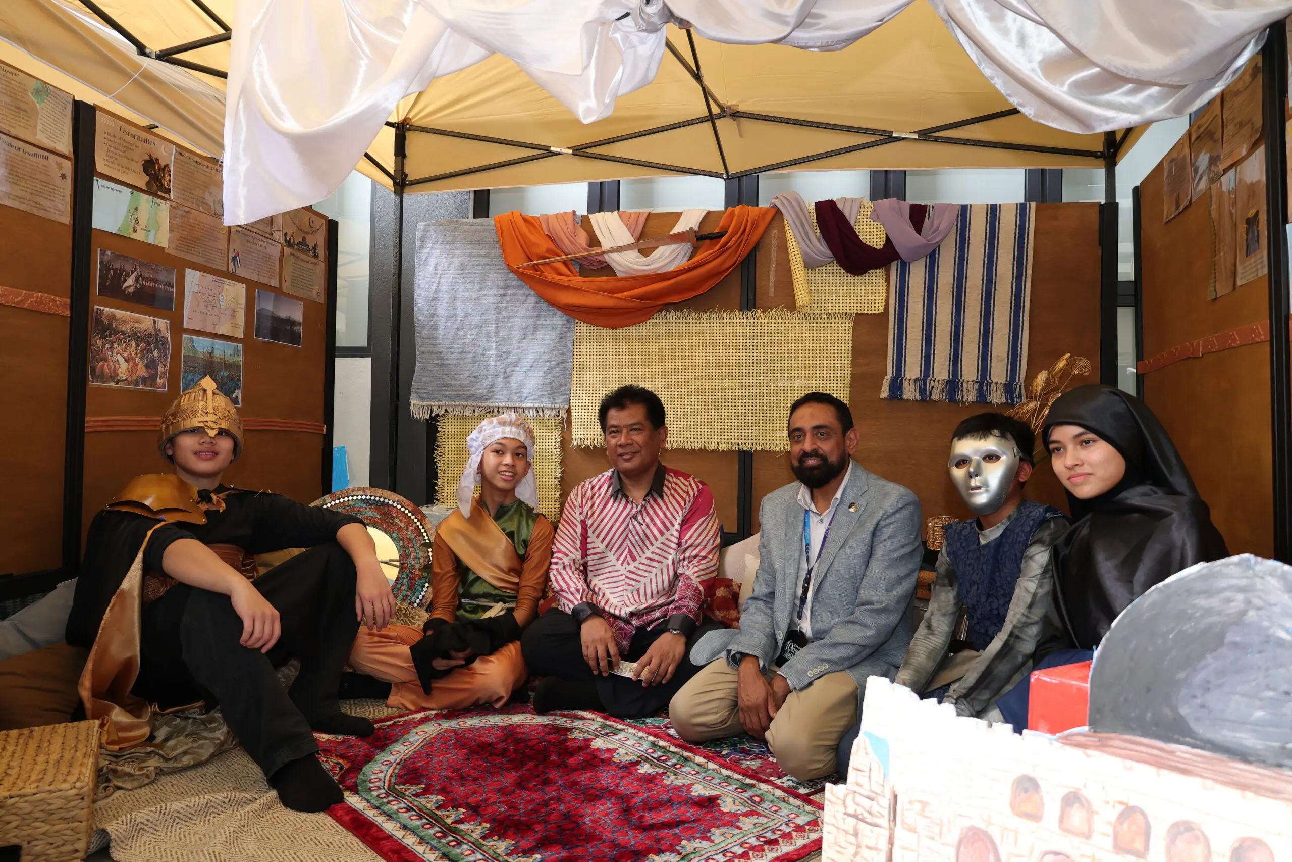 The inaugurated exhibition, "100 Heroes in Islam," is a collaborative effort involving the SSI community, including the students aims to present and emphasise the narratives of heroes and exemplary figures in Islam, spanning from historical figures to contemporary role models.
