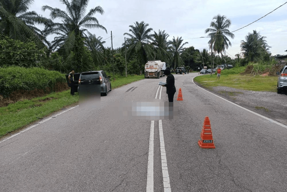Police at the scene of Lukut accident