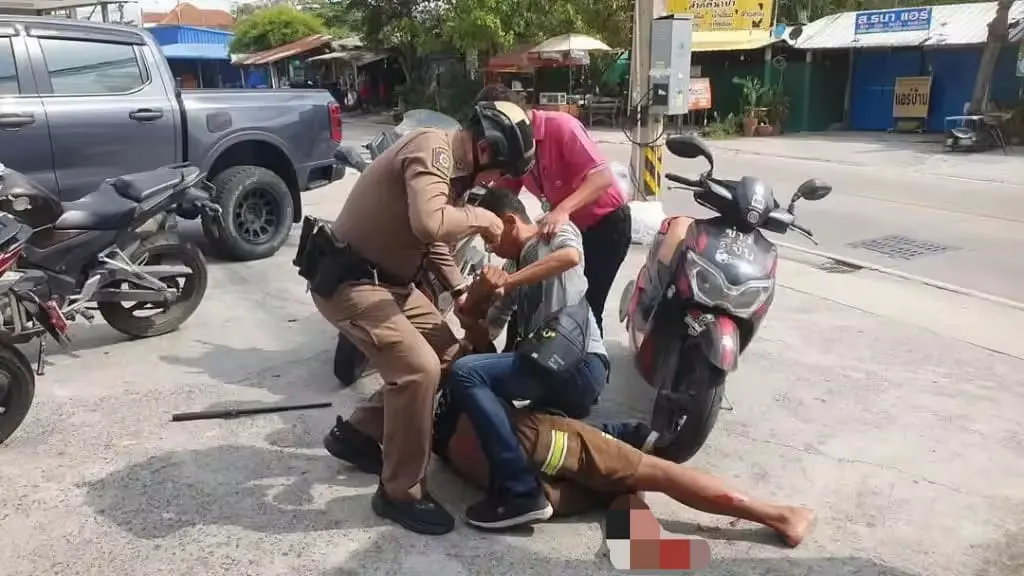 Police restraining man who stabbed himself over Pad Thai