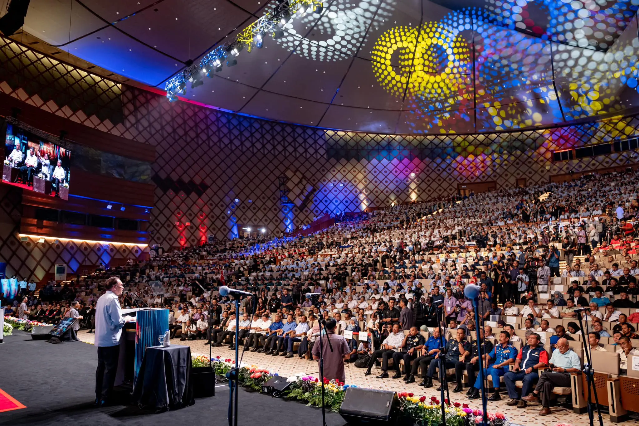 Prime Minister Anwar Ibrahim giving speech at an event