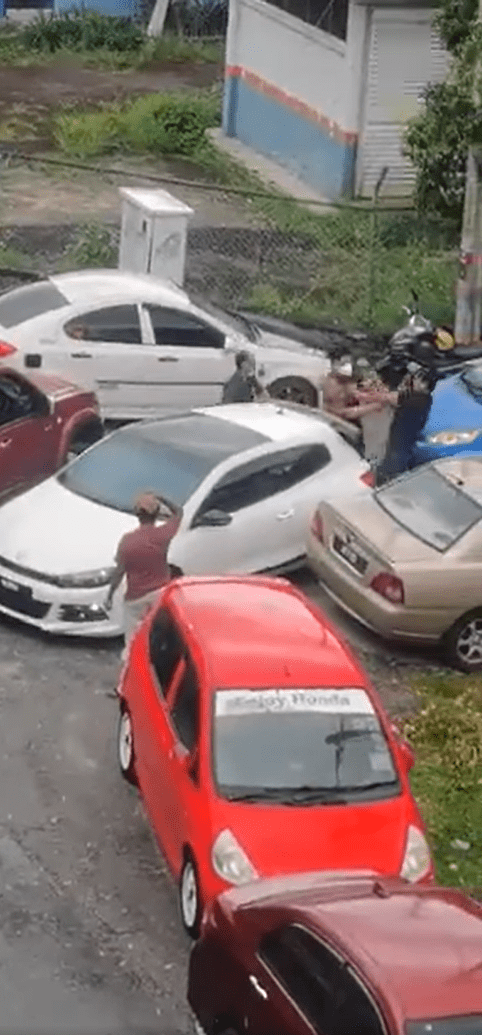 Drivers fighting outside Gombak school