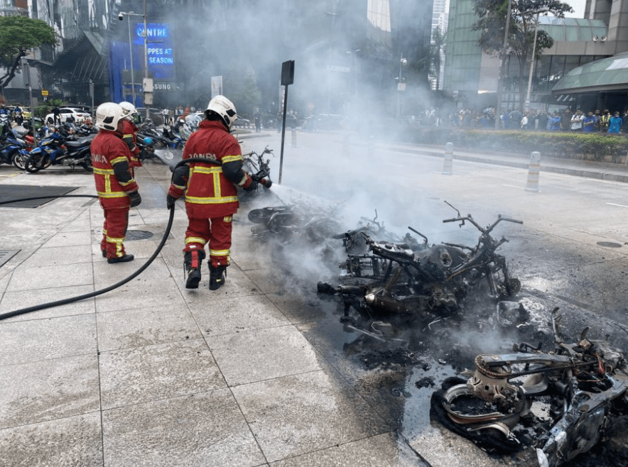 Fire Breaks Out Near Suria KLCC, 13 Motorbikes And 4 Electric Scooters Destroyed