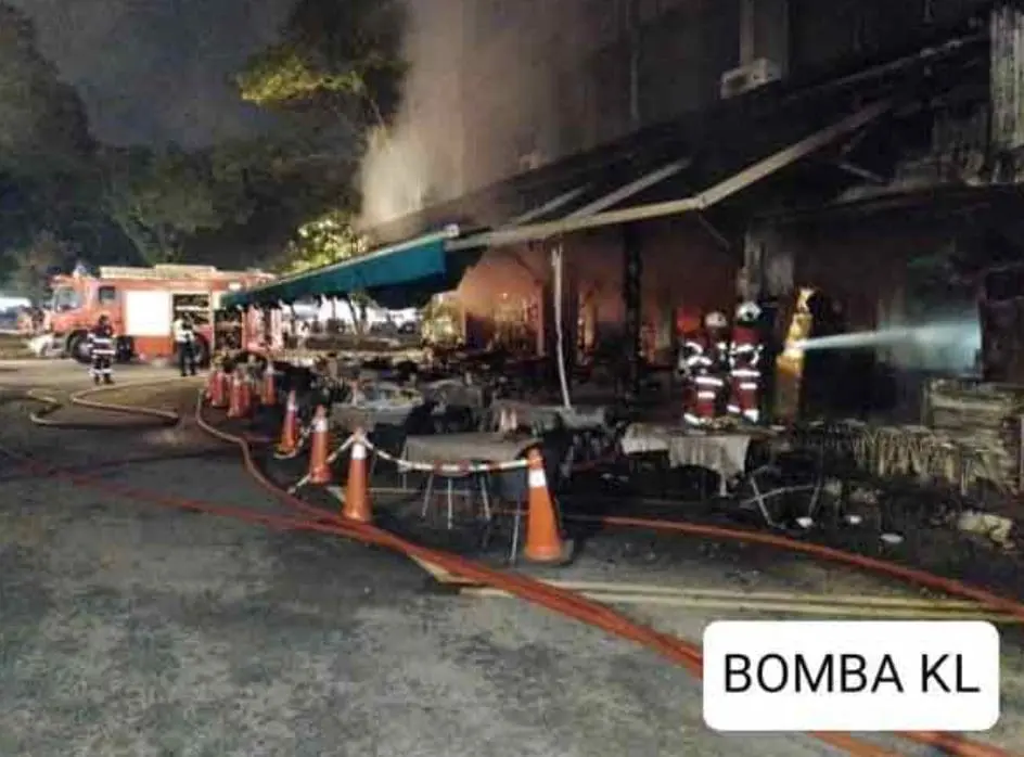 [VIDEO] Kepong Western Food Restaurant Completely Destroyed By Fire