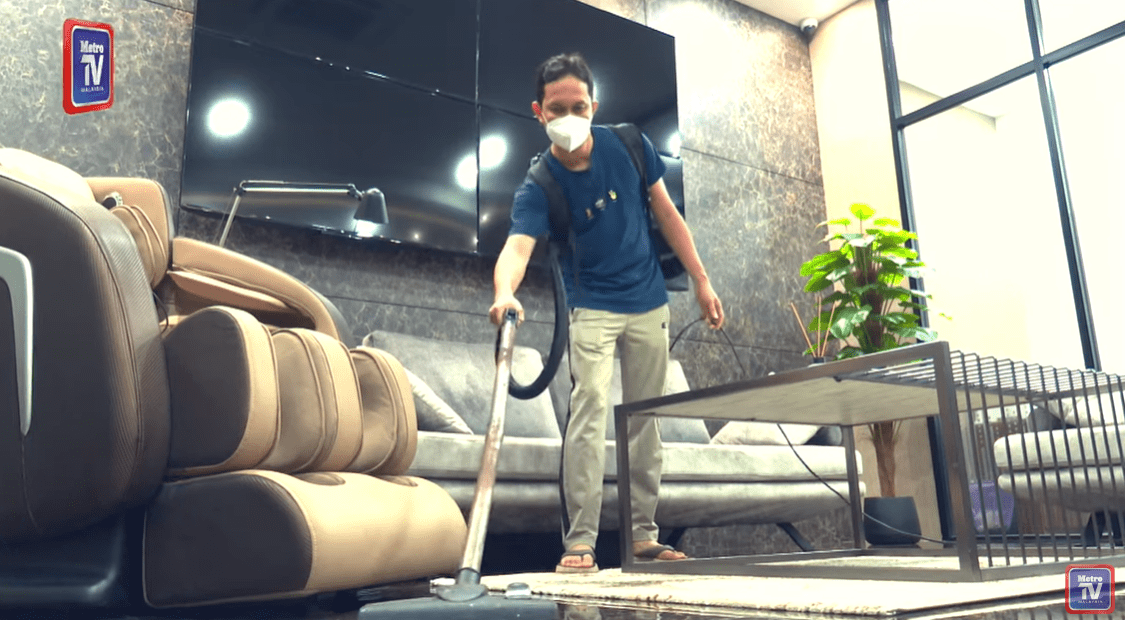 Raja Mohd Zulfadli cleaning a house