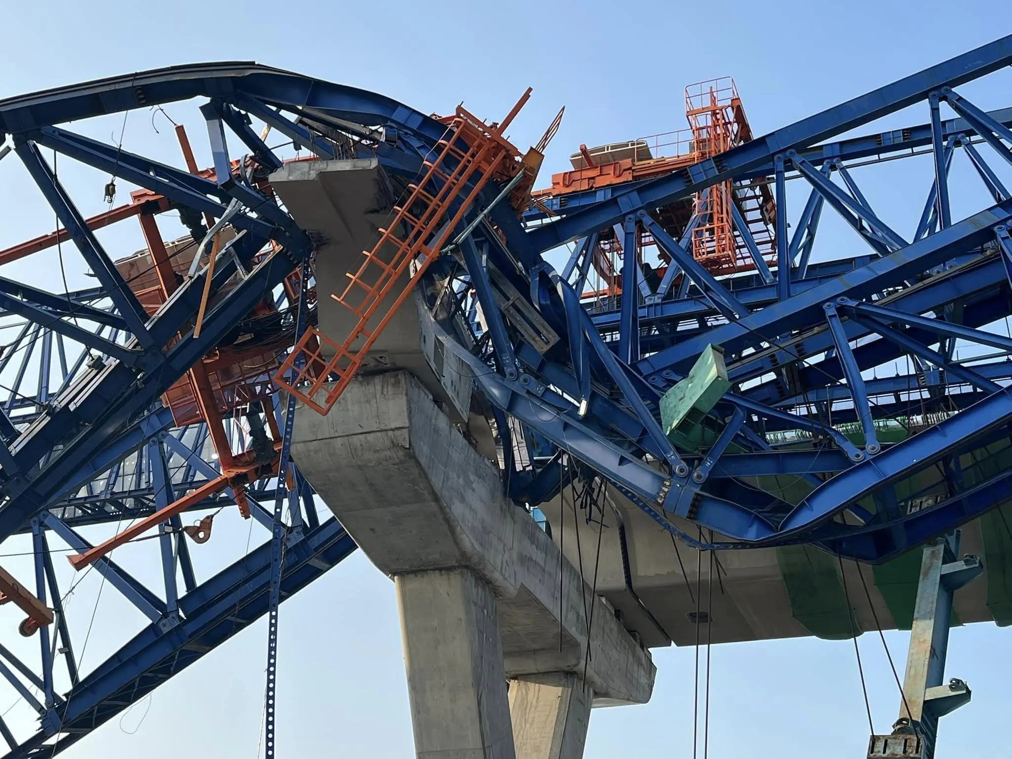 Rama 2 flyover collapsed 4