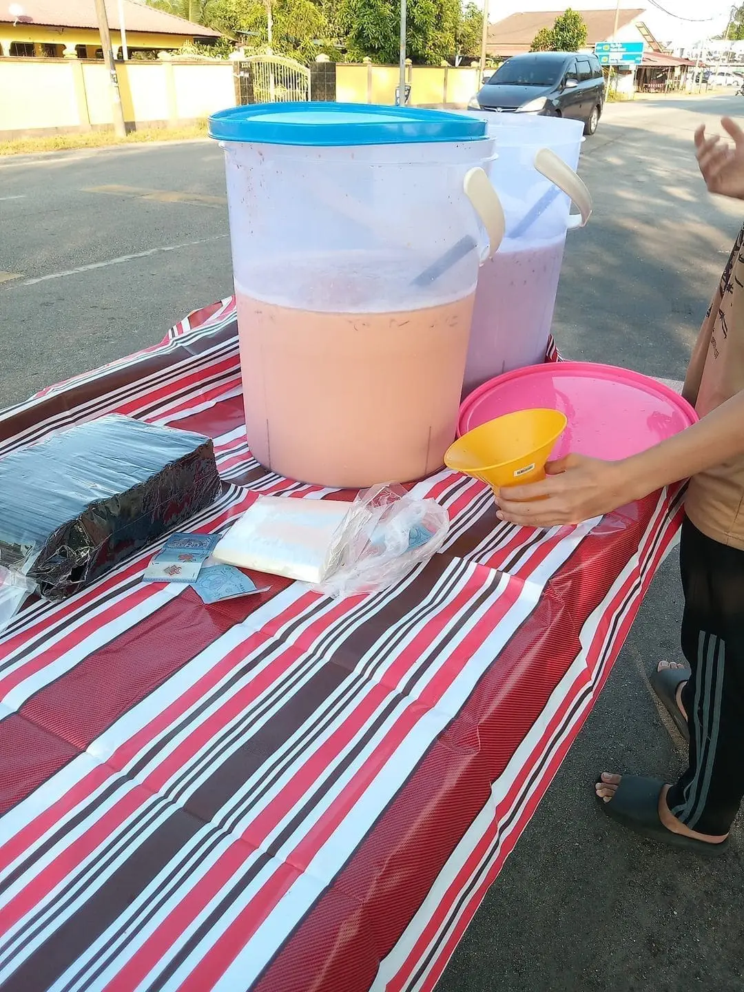 Ramadan drinks vendor rm4 per packet bad business