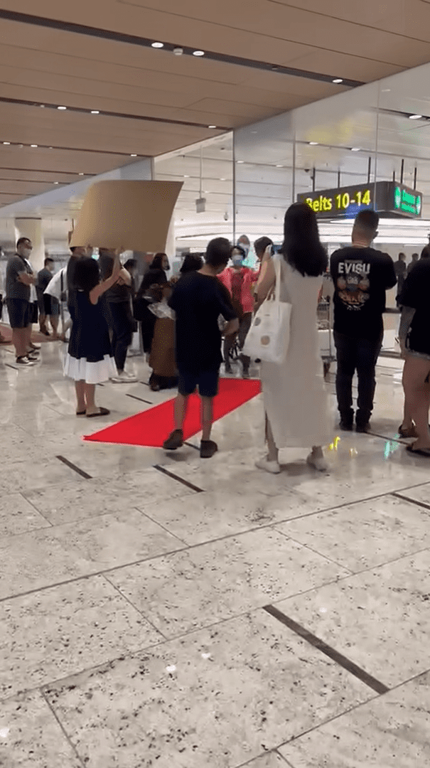 Family prepares red carpet for grandma