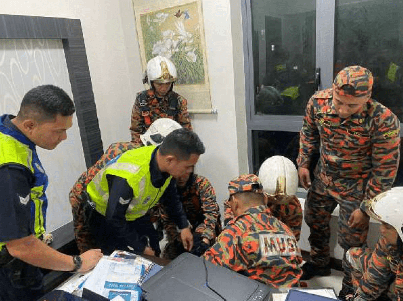 18yo Teen Tries To Jump Off Apartment In Subang Jaya, Firefighters Spend 2 Hours Coaxing Him To Safety
