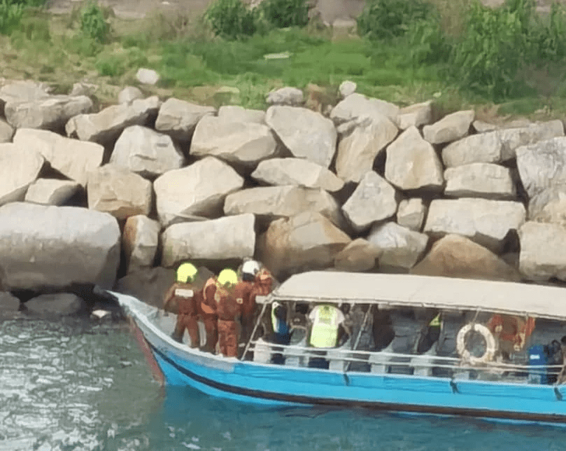 Rescuers looking for Jiang Haorong's body at Penang Bridge