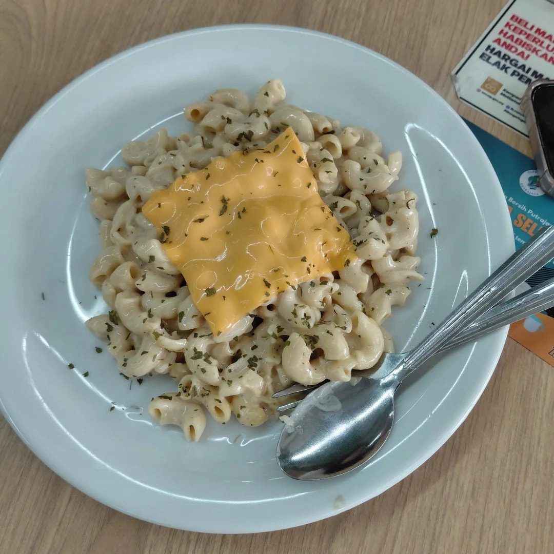 RM16 mac and cheese