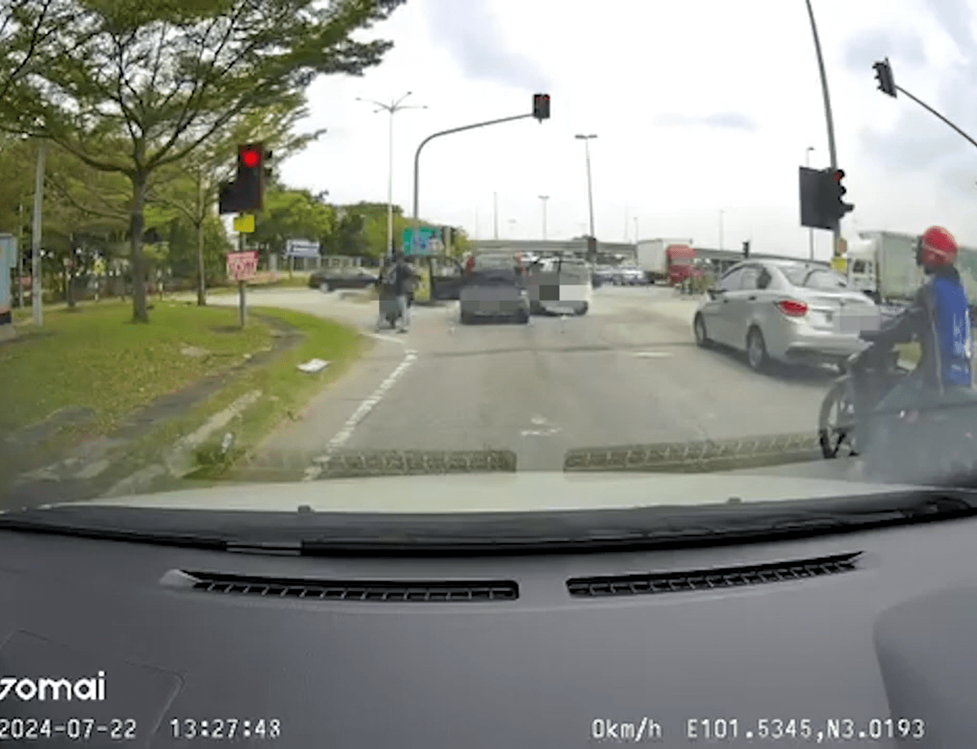 Robbers flee after grabbing cash from M'sian man