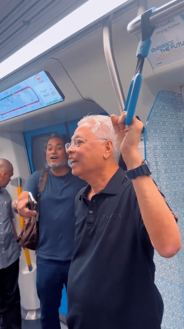 "Double Standards!" — M'sians Unhappy With Sabri And KJ Going Maskless On MRT Ride Despite Rule