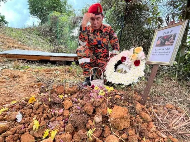 Sarawak Rescue Team Stephen Mourns for Cliff