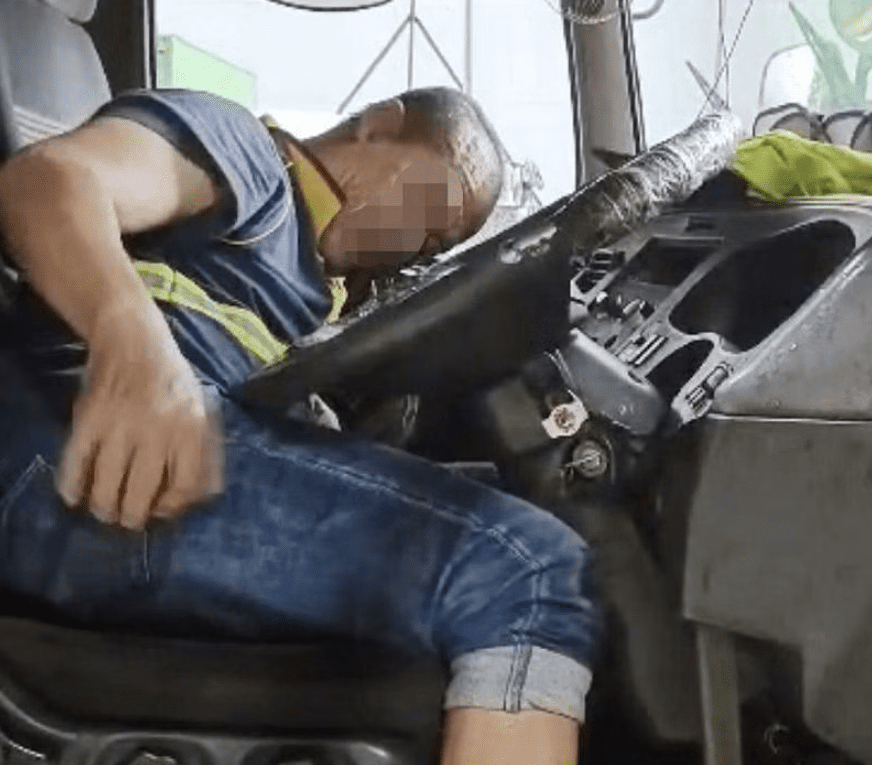 M'sian Lorry Driver Collapses From Alleged Stroke While Transporting Goods From JB To S'pore, Passes Away Later
