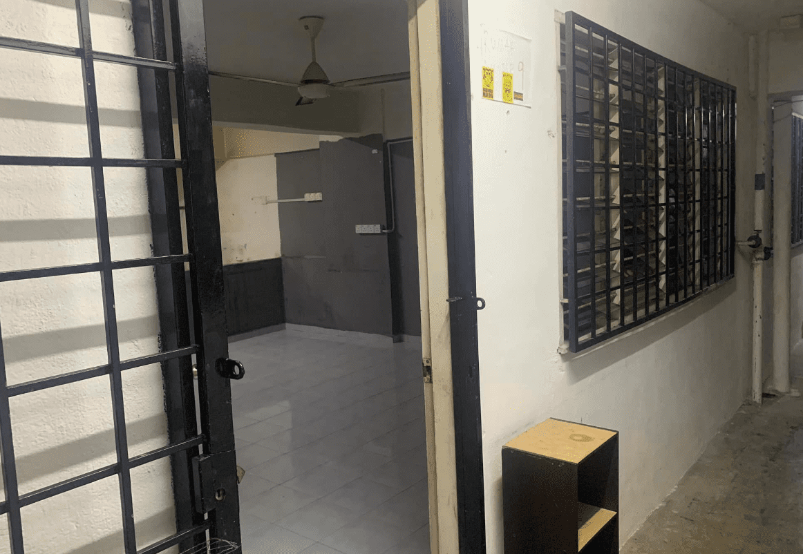 Viral M'sian 'Ayam Kipuk' Stall Forced To Move Out From 15th Floor Of Apartment After DBKL Shuts It Down Following Reports