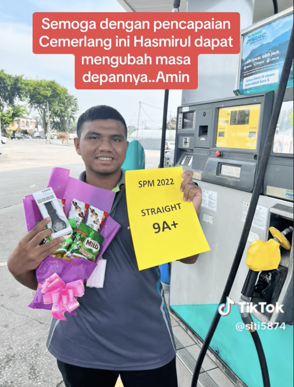 Hasmirul, the petrol station worker who scored 9As smiling with his gifts