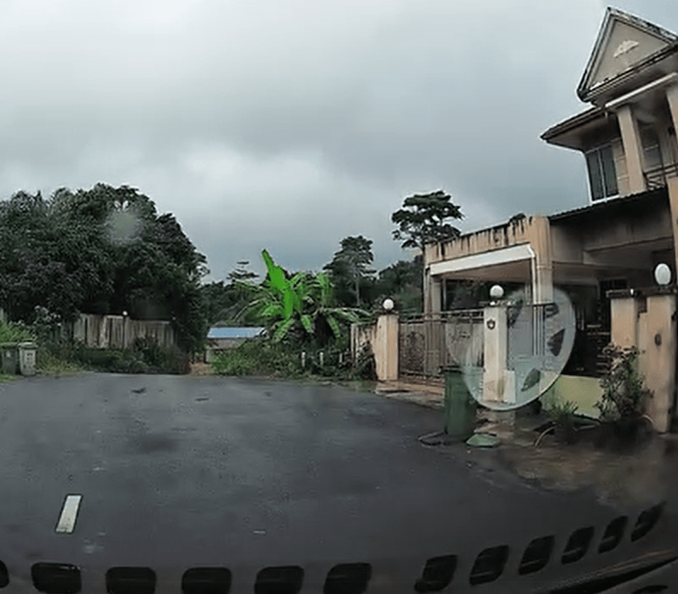 M'sian Woman Refuses To Pay And Beats Grab Driver Who Didn't Stop At Petrol Station On The Way Home