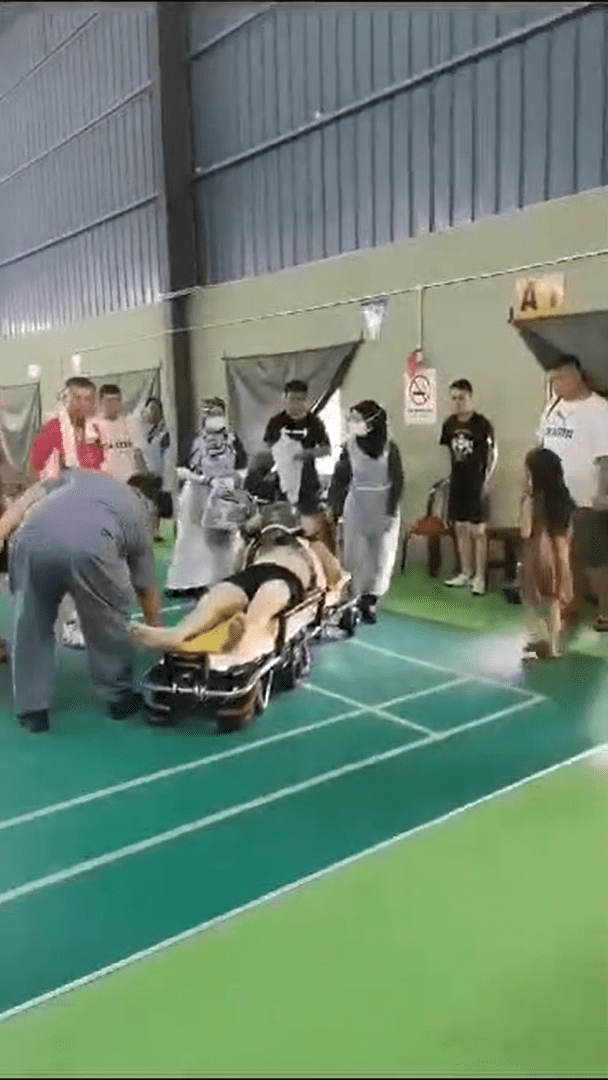 40yo M'sian Man Faints And Dies In The Middle Of Badminton Match