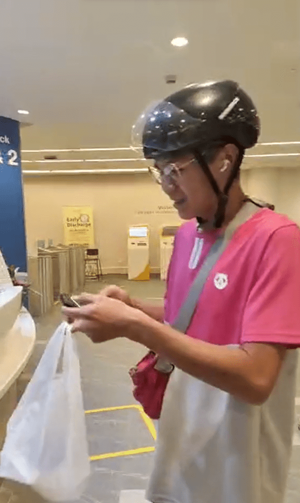 SG Man Forced To Order Panadol From Foodpanda After Waiting 2 Hours For Medicine