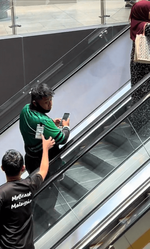 M'sian TikToker Tapes RM50 Note On Grab Rider's Shoulder, Praised For Generous Act