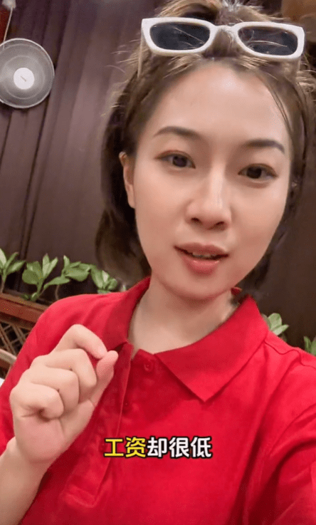 China Woman Works As Waitress At KL Restaurant For A Day & Earns RM100, Says It's Very Tiring