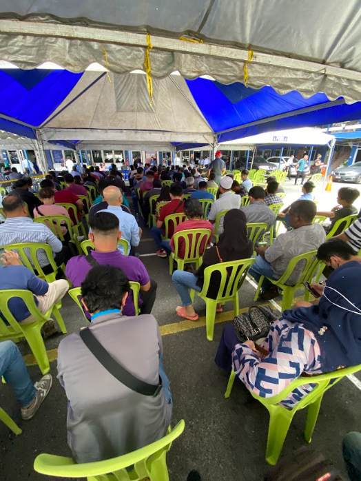 M'sians waiting to pay traffic fines