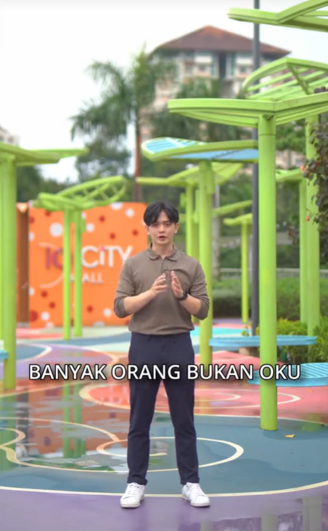 M'sian content creator Zachary Chiah explaining social experiment at IOI City Mall