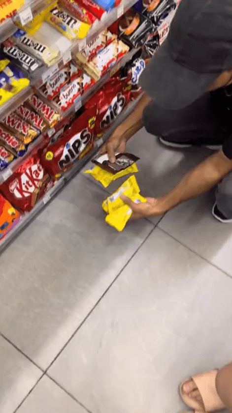 7-Eleven's staff is checking the expiration dates on the chocolates after being pointed out by the customer.