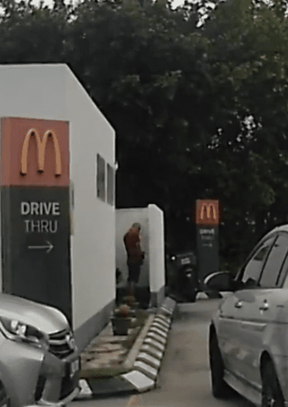 Pee at the wuduk area (2)