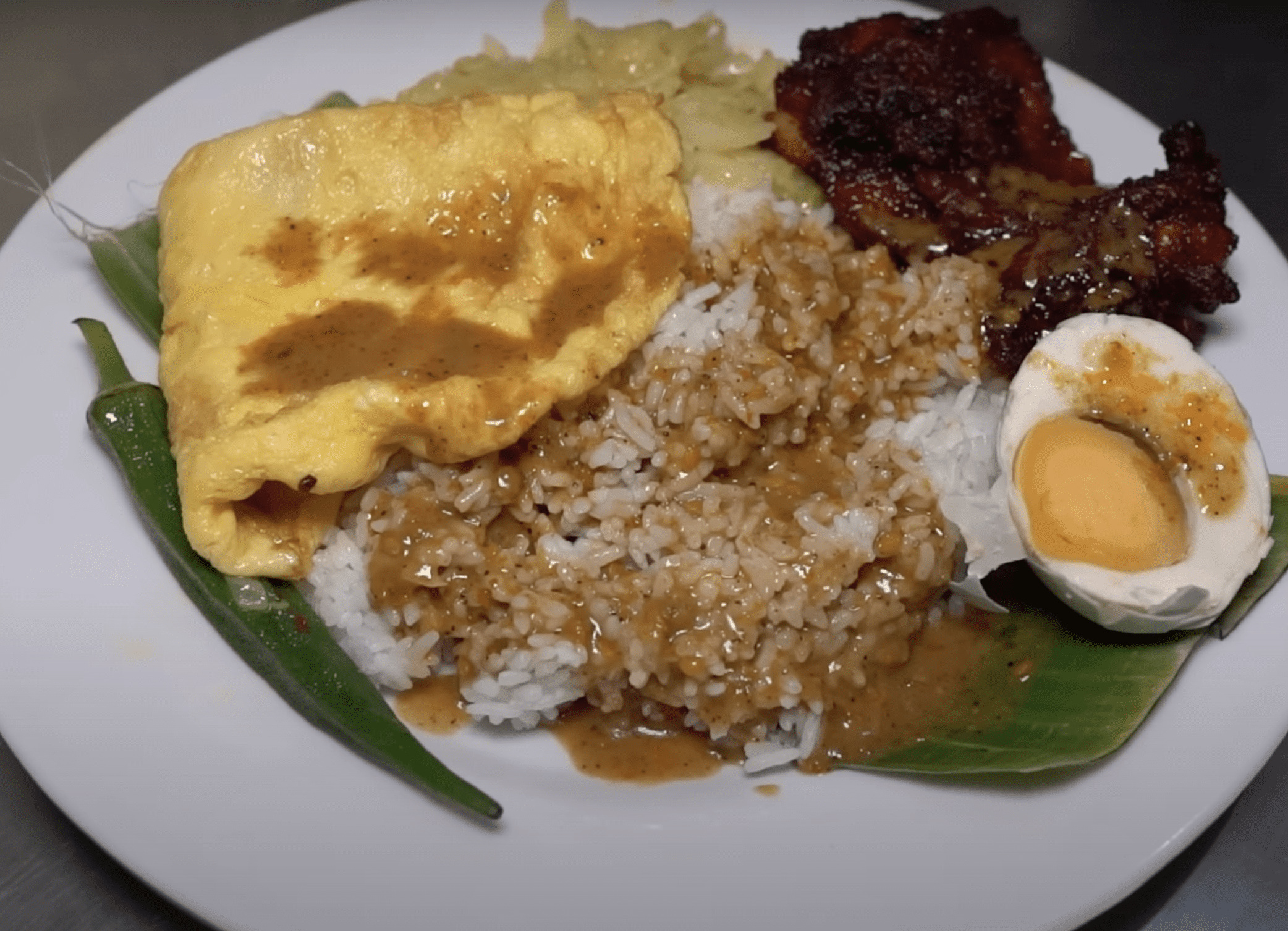 M'sian Nasi Kandar Is 'Powdered And Sandy' – Indonesian Chef Claims Her Version Is More 'Real' And Better