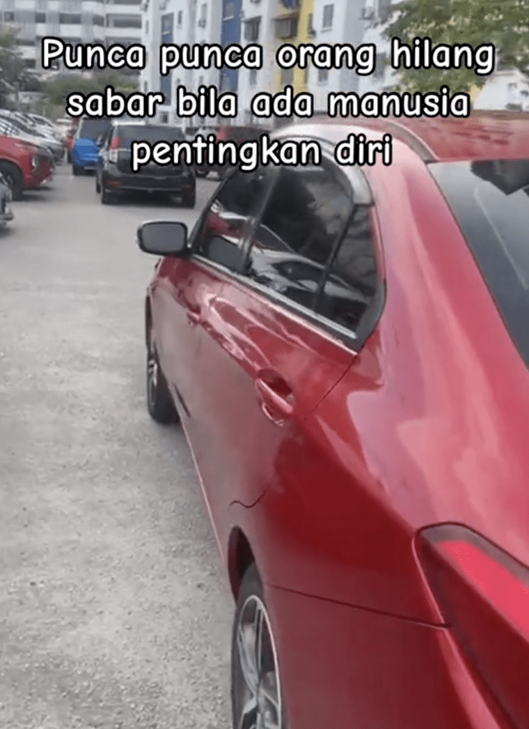 M'sian Runs Late For Work After She Was Blocked By Double-Parked Car For 4 Hours