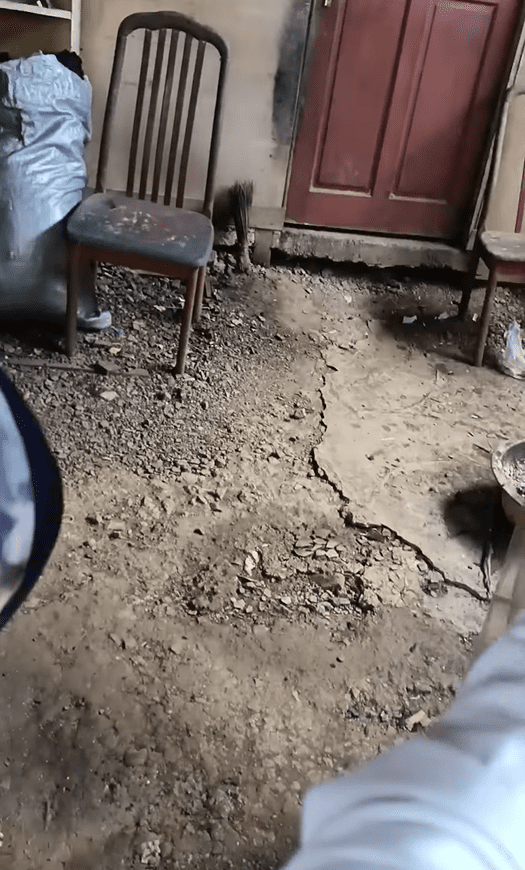 M'sian Woman Saddened To Find Old Lady Living In Shabby Home, Urges Netizens To Offer Help