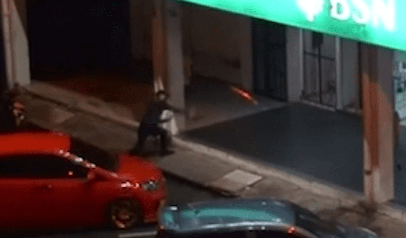 M'sian Man Throws Molotov Cocktail At Sibu Bank Over Unsatisfactory Service