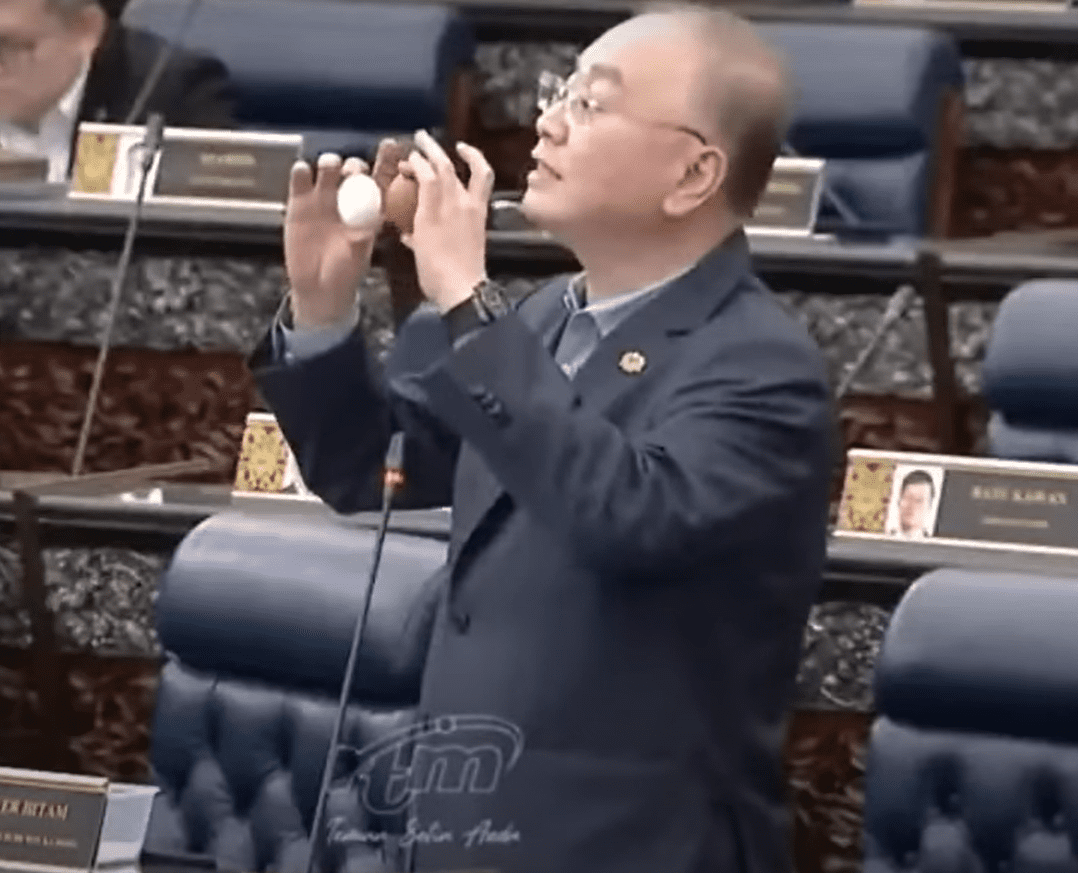 Wee Ka Siong Amuses Parliament By Bringing 3 Eggs To Debate About Egg Prices