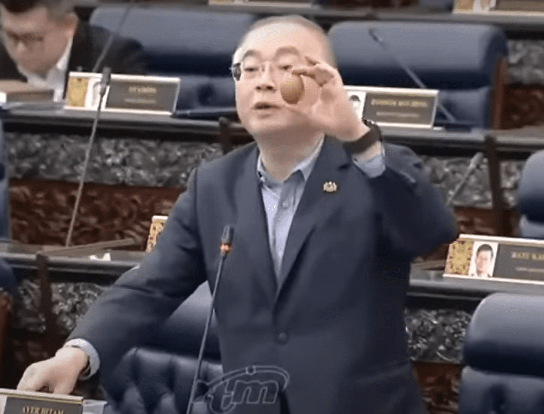 Wee Ka Siong Amuses Parliament By Bringing 3 Eggs To Debate About Egg Prices
