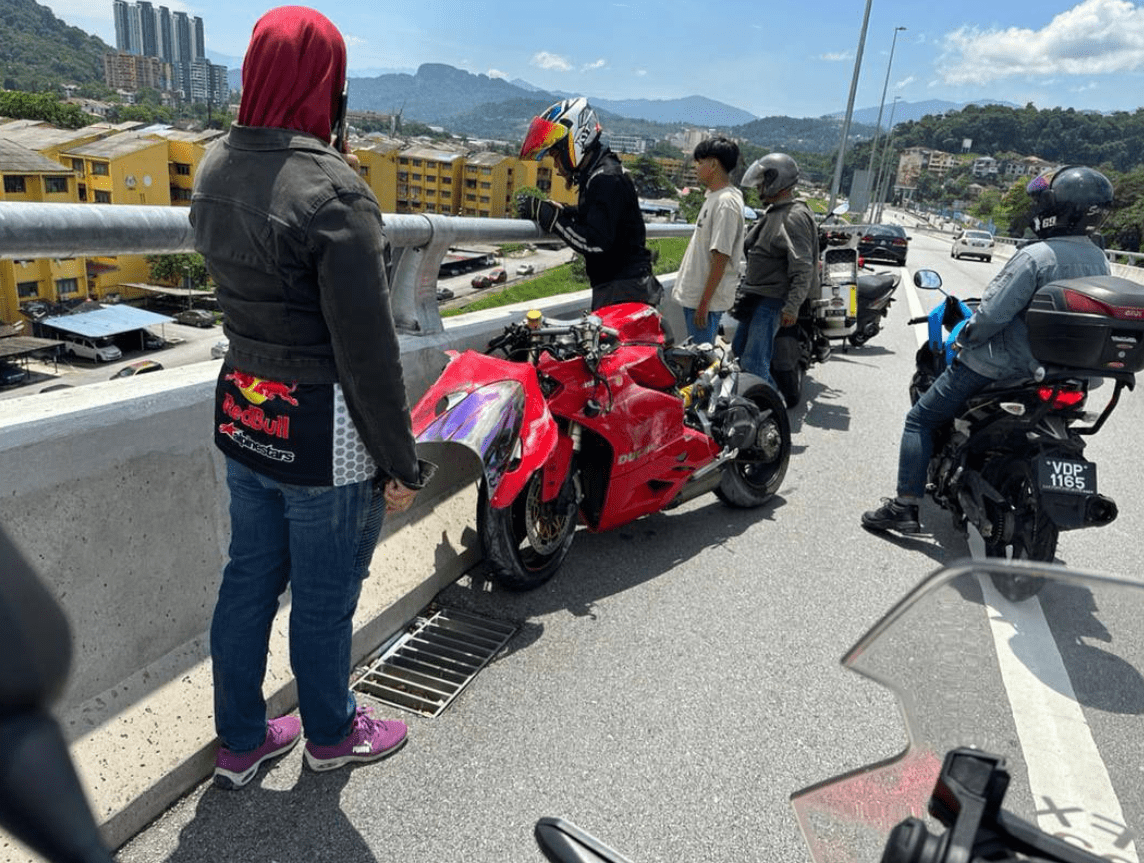 64yo M'sian Man Thrown Off SUKE Highway While Trying To Avoid Motorcyclist Who Drove Against Traffic