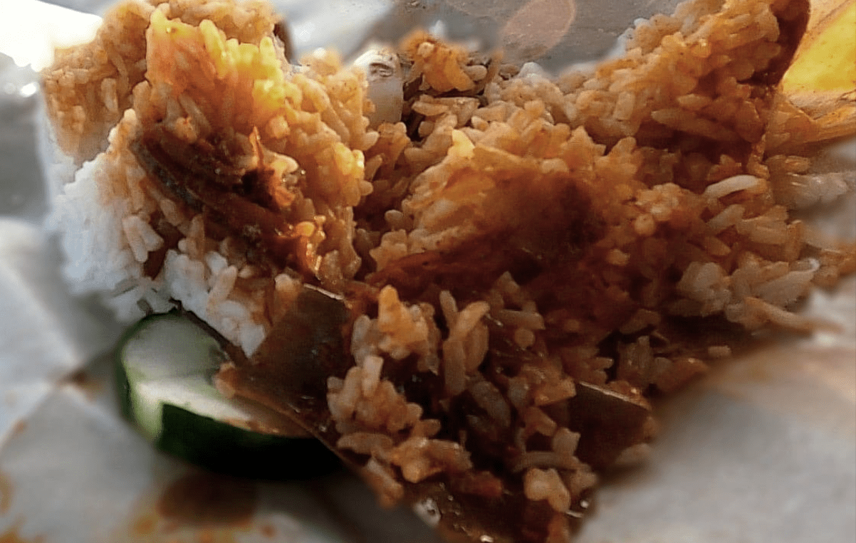 SPM Graduate With Heart Condition Wakes Up At 3am Daily To Sell Nasi Lemak At RM1.20 To Support His Injured Aunt