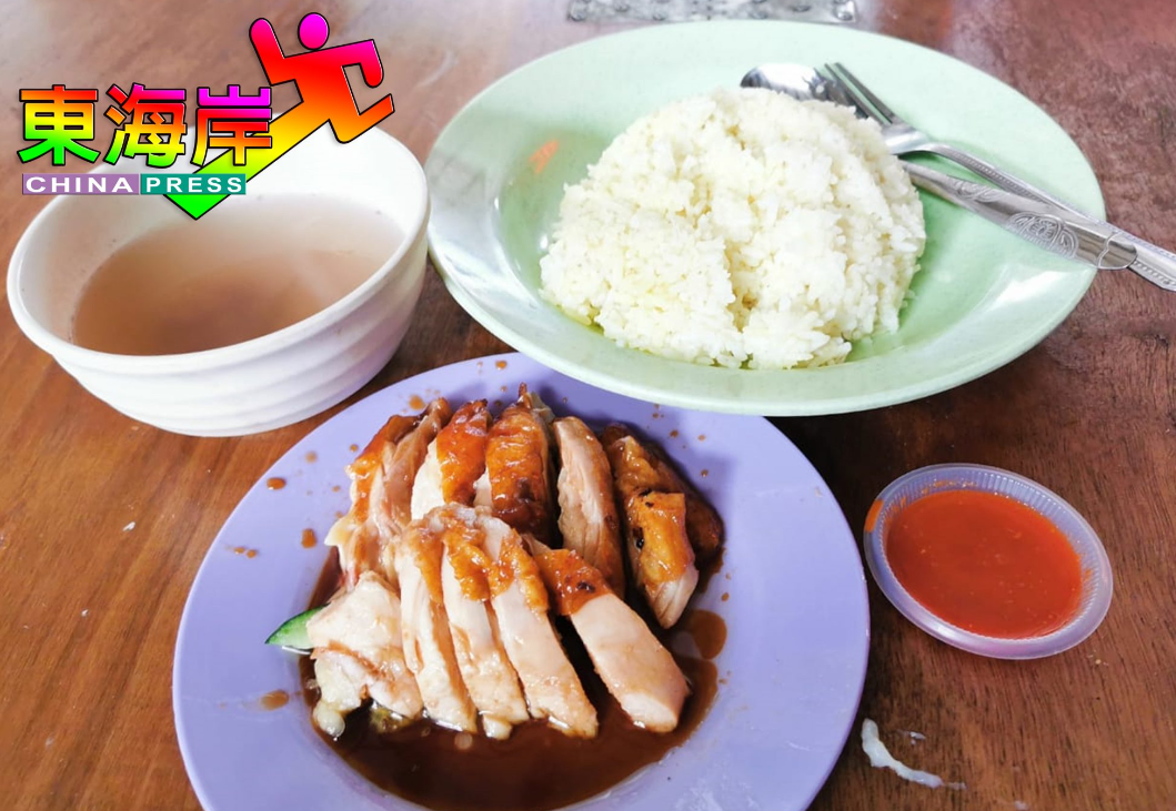 "I Know What It's Like To Go Hungry" - Bentong Hawker Sells Chicken Rice For Only RM4 Per Plate