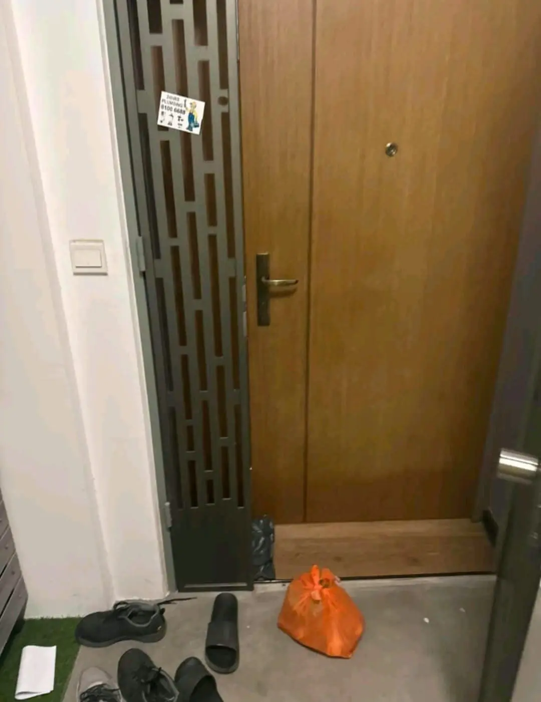 SG man complains about food order being placed on the ground